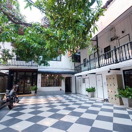 Hostel The Hidden House Bangkok Exterior foto