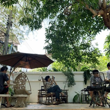 Hostel The Hidden House Bangkok Exterior foto