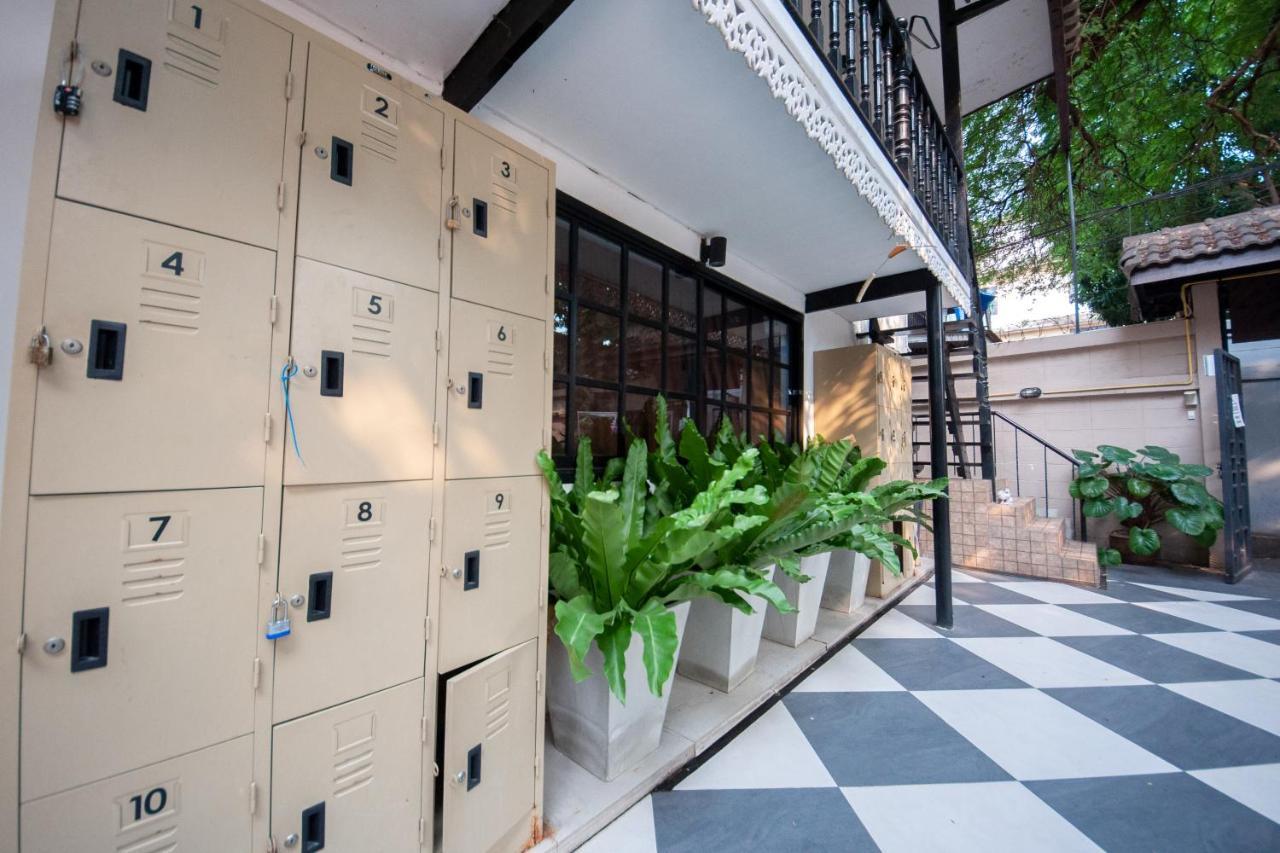 Hostel The Hidden House Bangkok Exterior foto